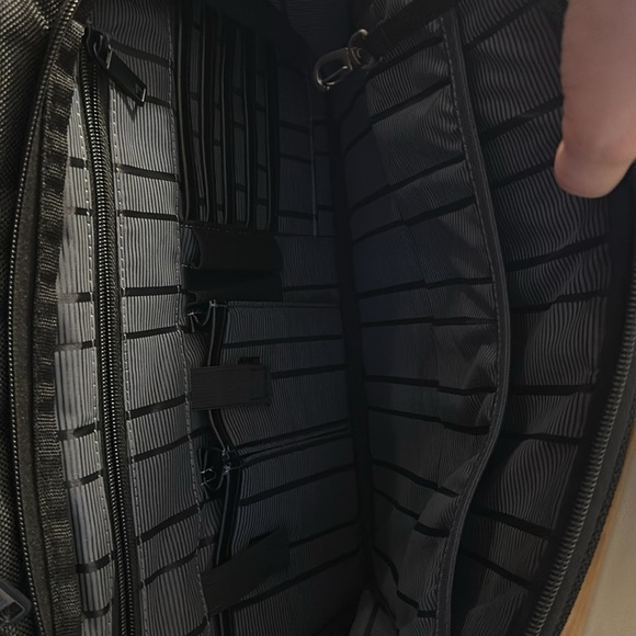 Kenneth Cole Reaction Black backpack briefcase - Picture 3 of 8